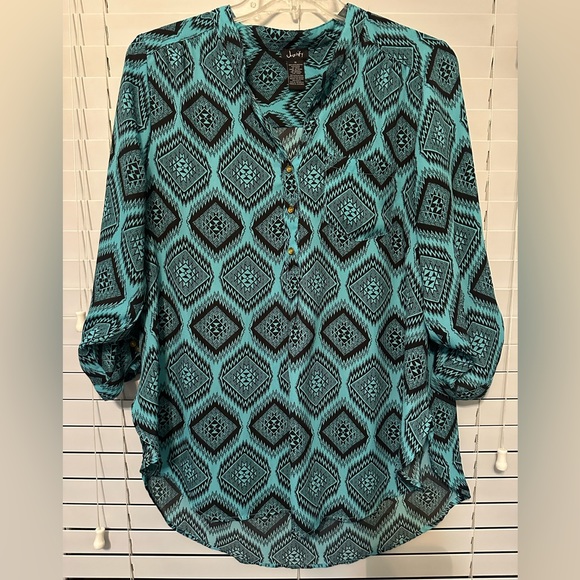 Justify Tunic Blouse - Picture 2 of 7